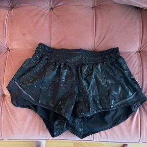patterned hotty hot short size 8